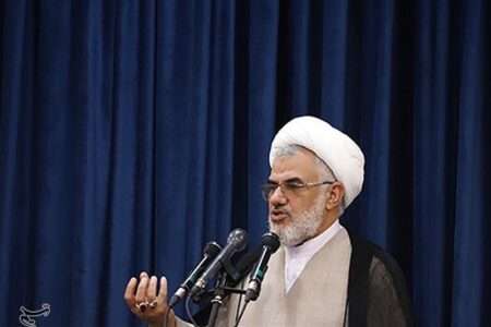 دشمن تلاش دارد زن مسلمان را از خانواده و هویت انسانی‌اش جدا کند