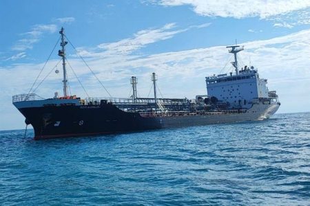 ضربه سنگین سپاه به مافیای سوخت/ جزئیات توقیف ۴ میلیون لیتر سوخت در خلیج فارس+فیلم