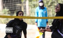 آغاز دومین تور ملی والیبال ساحلی بانوان کشور در قشم