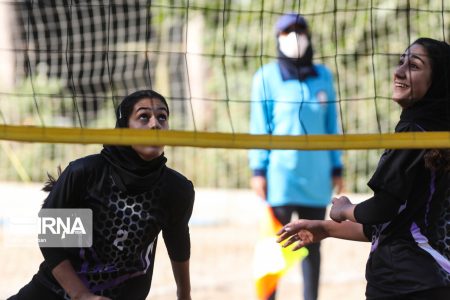 آغاز دومین تور ملی والیبال ساحلی بانوان کشور در قشم
