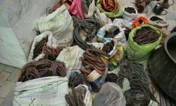 سارقان سیم‌های تلفن در بندرعباس دستگیر شدند