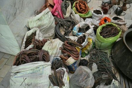 سارقان سیم‌های تلفن در بندرعباس دستگیر شدند