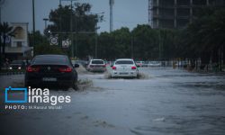 تداوم بارندگی و هشدار سطح نارنجی در هرمزگان؛ دریا تا روز چهارشنبه مواج است