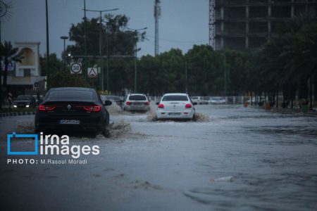 تداوم بارندگی و هشدار سطح نارنجی در هرمزگان؛ دریا تا روز چهارشنبه مواج است