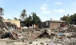 نخستین محموله کمک‌های پزشکان بندرعباس به دست سیل‌زدگان سیریک رسید