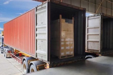 کشف دستگاه صنعتی ۱۳۰ میلیارد ریالی قاچاق در هرمزگان هنگام خروج از گمرک