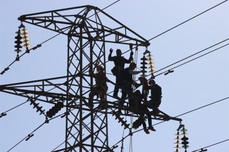 اجرای ۱۴ پروژه بزرگ برای تامین برق پایدار هرمزگان در تابستان ۱۴۰۵ برنامه‌ریزی شده است