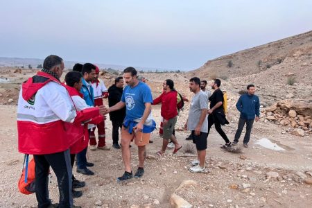 نجات ۶ کوهنورد و دره‌نورد گرفتار در تنگه «شو تاریکو» پارسیانِ هرمزگان