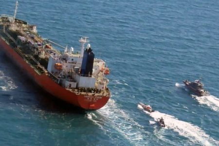 توقیف کشتی حامل چهار میلیون لیتر سوخت قاچاق در خلیج‌فارس