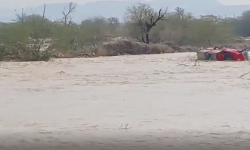 غرق شدن خودروی آتش نشانی در سیل پارسیان/ یک فوتی