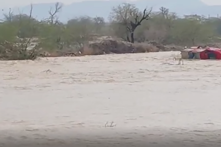 غرق شدن خودروی آتش نشانی در سیل پارسیان/ یک فوتی