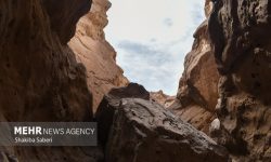 گرفتاری ۶ گردشگر در سیلاب تنگه شوتاریکو پارسیان