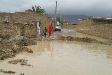 آب‌گرفتگی منازل در پی بارندگی‌های اخیر بخش جغین