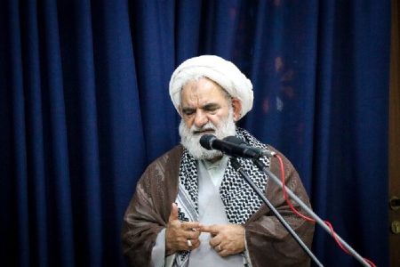 رزمندگان دفاع مقدس به واسطه نماز به قرب معبود رسیدند