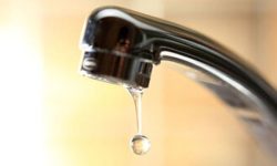 خط انتقال آب شرب روستای درجک با همت گروه جهادی شهید حججی تعمیر شد