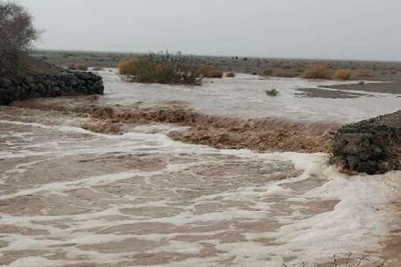 قطع راه ارتباطی ۶ روستای پشتکوه بخش شمیل بندرعباس یک هفته پس از باران