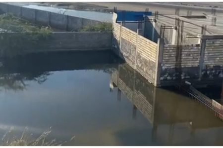 برخی محلات جاسک همچنان در بحران سیل هستند