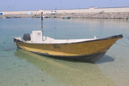 توقیف یک فروند شناور حامل ۵۰۰ لیتر بنزین قاچاق در بندرلنگه