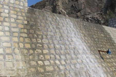 اهمیت سدهای آبخیزداری در بشاگرد؛ ذخیره آب در سرزمین باران‌های موسمی