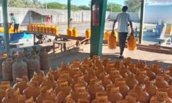 ارسال ۱۰۰ سیلندر گاز و اقلام امدادی به سیل‌زدگان سیریک