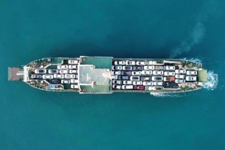 ممنوعیت تردد شناورهای مسافری و حمل خودرو از بندر چارک به کیش