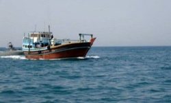 توقف لنج متخلف با ۵۰۰ میلیارد ریال کالای ممنوعه در آب‌های بوموسی