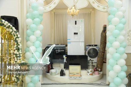 ۶۱ سری جهیزیه به نوعروسان کمیته امداد قشم اهدا شد