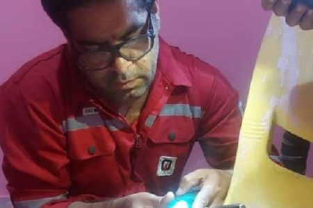 نجات انگشت مصدوم با برش انگشتر در جاسک