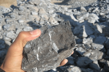 کشف ۳۰ تن سنگ کرومیت قاچاق در هرمزگان