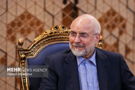 تماس ویدئویی محمدباقر قالیباف با خانواده شهید مدرسه میناب