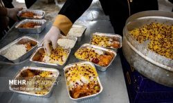 پخت و توزیع ۵ هزار پرس غذای گرم میان عزاداران حسینی در رودان