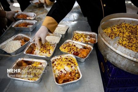 پخت و توزیع ۵ هزار پرس غذای گرم میان عزاداران حسینی در رودان