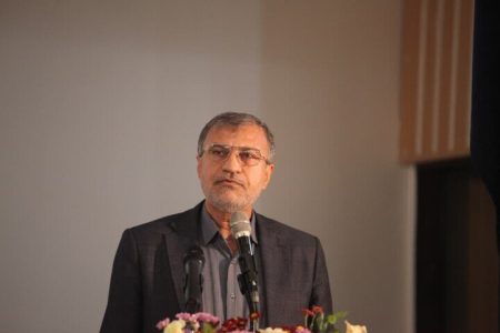 ملت ایران روی پای خود ایستاده است