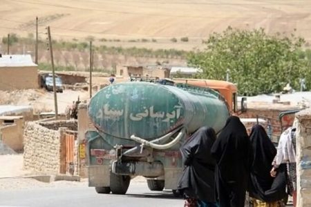 ۴ تانکر آبرسانی سیار در حال خدمت رسانی به ۲۰ روستای غرب جاسک هستند