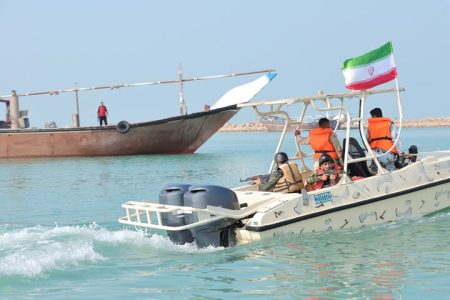 کشف سلاح شکاری و توقیف شناور حامل کالای قاچاق در بندرلنگه