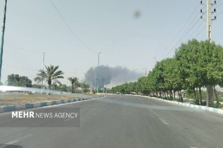 دود مشاهده‌شده در شرق بندرعباس ناشی از حریق در یک انبار ضایعات است