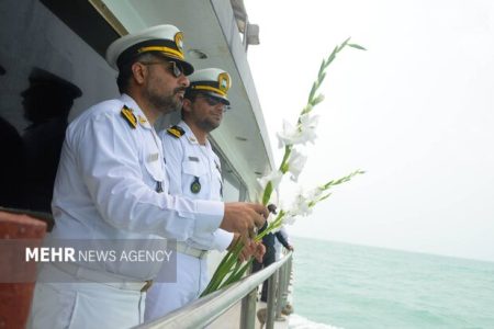محل شهادت شهدای پرواز ۶۵۵ در خلیج فارس گلباران شد