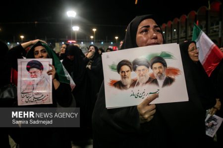 در فراقِ پدرِ مهربانِ امت؛ وقتی دل‌ها با پیکرِ نورانیِ او تشییع می‌شود