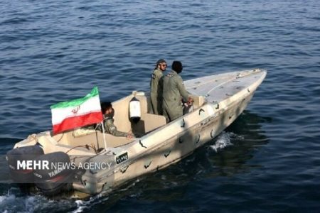توقیف ۳ شناور حامل کالای قاچاق در میناب