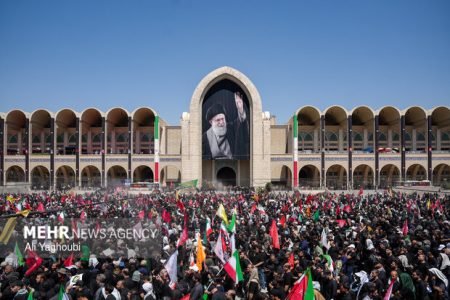 حضور خودجوش و گسترده اهالی هشتبندی در آئین وداع و تشییع رهبر شهید