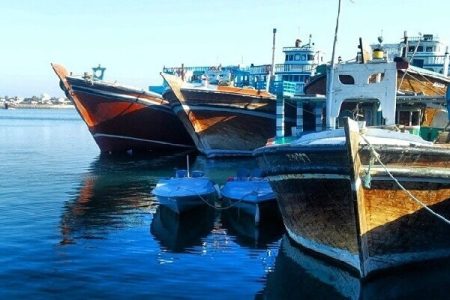 توقیف ۱۲ شناور فاقد مدارک در آب‌های بندرعباس