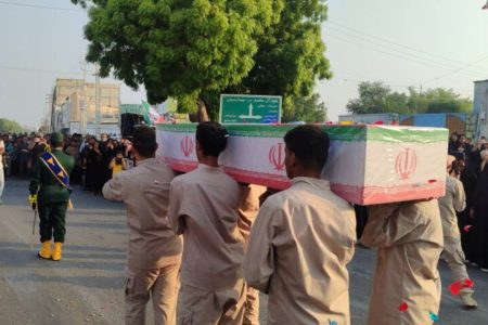 پیکر صیاد شهید «امید عربی» در میناب تشییع شد