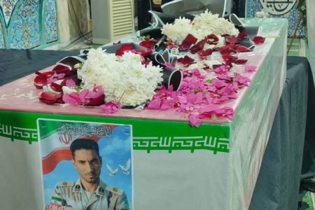 پیکر شهید دریابانی «حمید زارعی» در خاک زادگاهش میناب آرام گرفت
