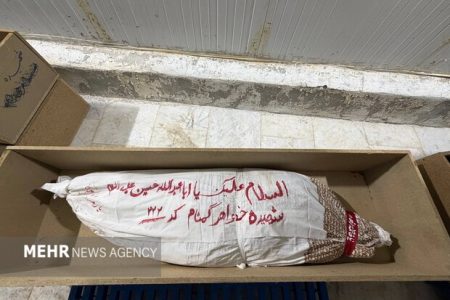 آغاز آیین تشییع بقایای پیکر ۳۲ دانش‌آموز شهید مدرسه شجره طیبه میناب