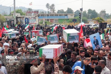داغ میناب تازه شد؛ بقایای پیکر ۳۴ شهید دانش آموز در خاک آرام گرفت