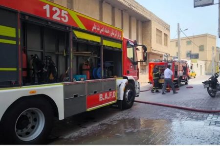 حریق پشت‌بام ساختمانی در بندرعباس مهار شد