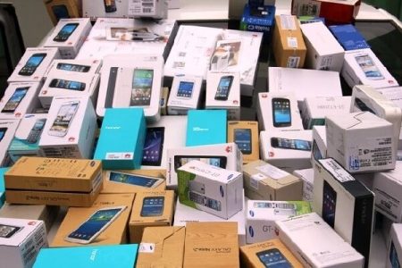 کشف ۳۶۰ تاچ ال‌سی‌دی قاچاق تلفن همراه در سیریک