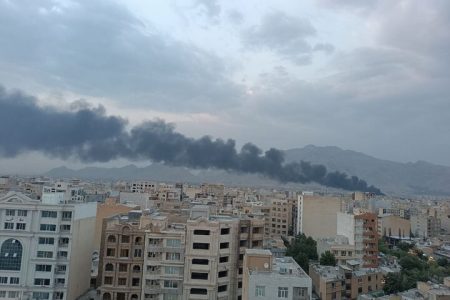 جزئیات آتش سوزی در شرق بندرعباس؛ ۳ انبار طعمه حریق شده است