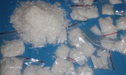 زمینگیر شدن سوداگر مرگ با ۴۹ کیلو شیشه در بندرعباس
