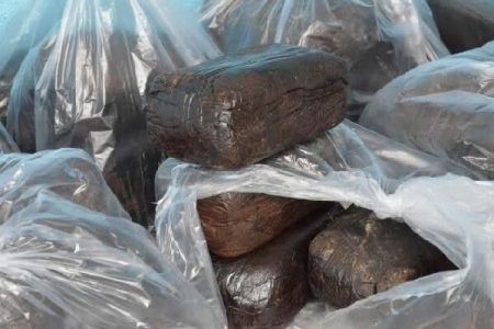 کشف ۳ کیلو و ۱۸۰ گرم مواد مخدر مشکوک به تریاک در بندر شهید حقانی